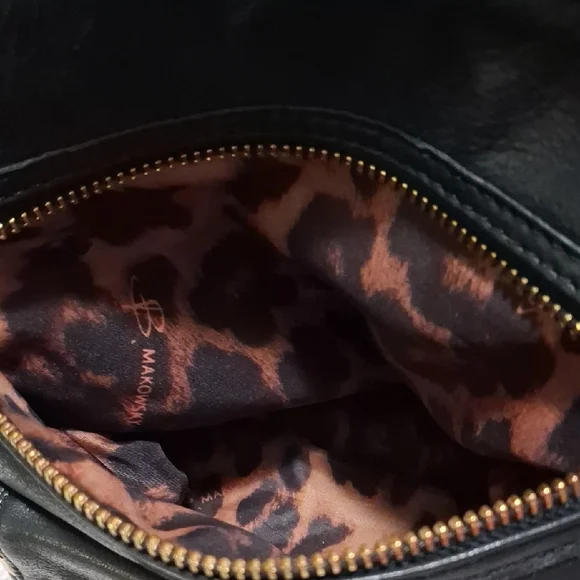 B. Makowsky Black Leather Crossbody Bag with Gold Details - Picture 5 of 8